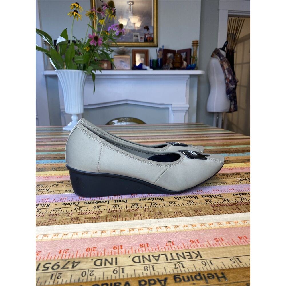 Ros Hommerson Eloise Taupe Micro Stretch Peep Toe Shoes Size 9.5 N Rhinestone - Picture 8 of 16